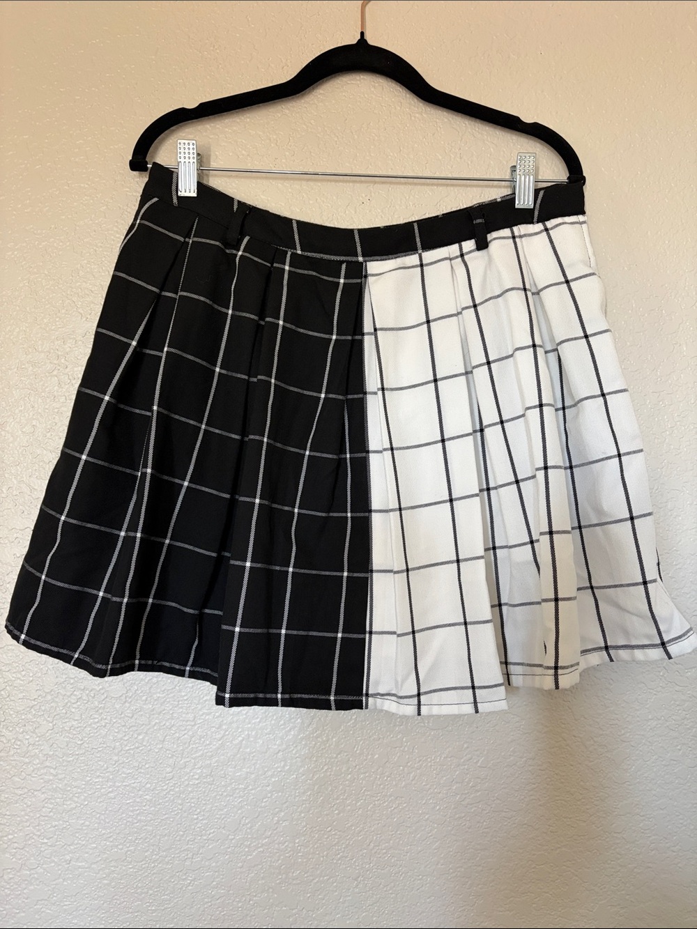 Hot Topic Black and White Windowpane Pleated Mini Skirt